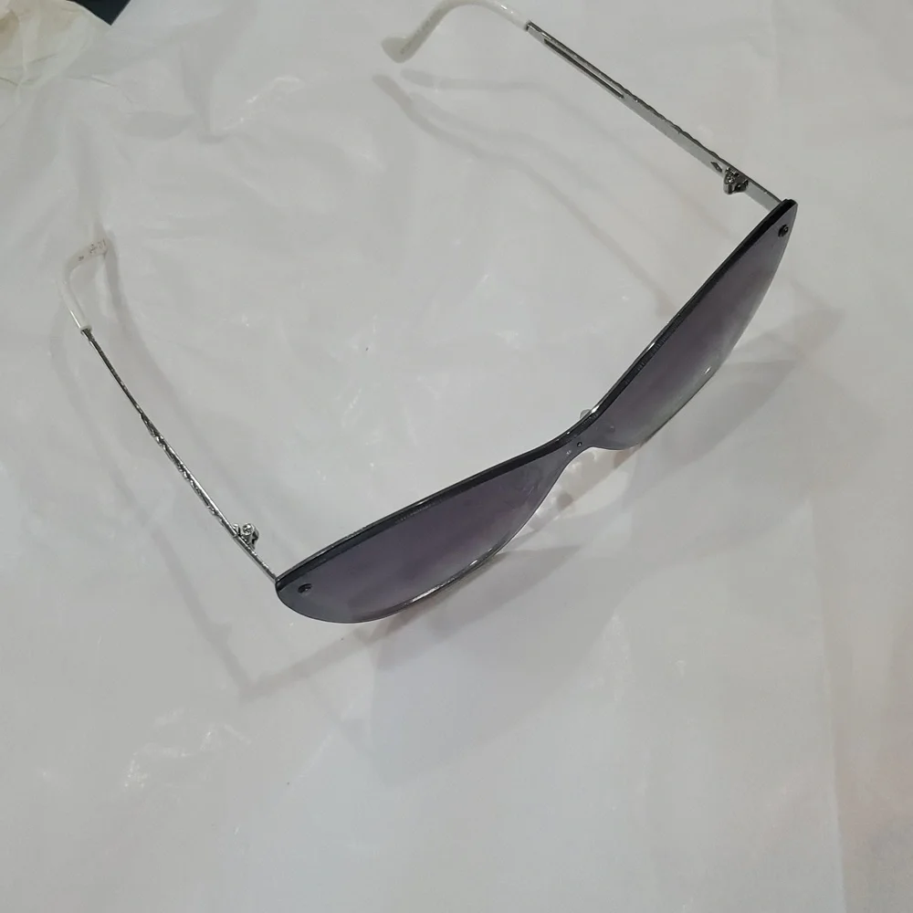 Jessica Simpson silver white frameless shield cat‎ eye gradient lens sunglasses